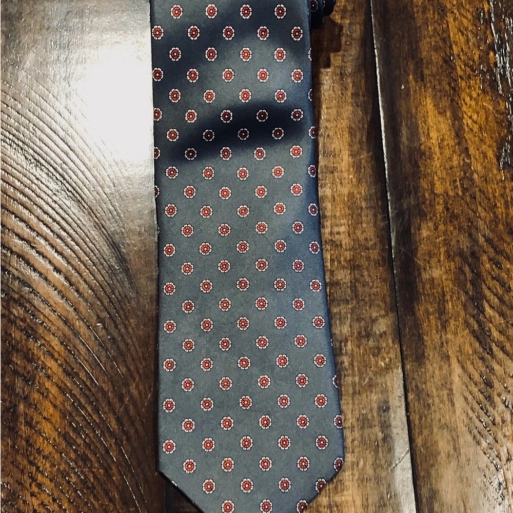 Saks Fifth Avenue Gray Geometric floral design 100% silk necktie